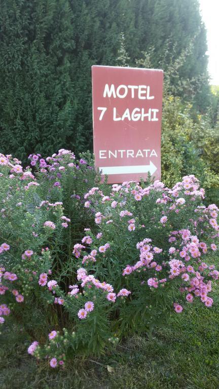 Motel 7 Laghi กาสเตลเล็ตโต ดิ บรานดุซโซ ภายนอก รูปภาพ