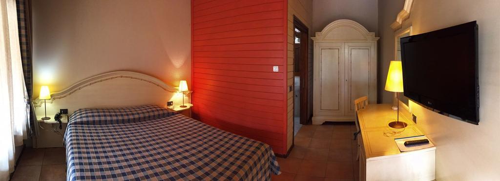 Motel 7 Laghi กาสเตลเล็ตโต ดิ บรานดุซโซ ภายนอก รูปภาพ