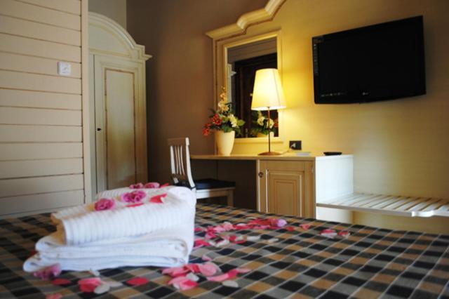 Motel 7 Laghi กาสเตลเล็ตโต ดิ บรานดุซโซ ภายนอก รูปภาพ