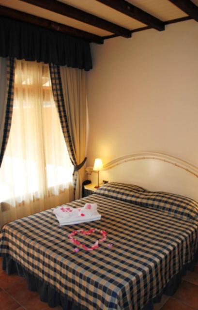Motel 7 Laghi กาสเตลเล็ตโต ดิ บรานดุซโซ ภายนอก รูปภาพ